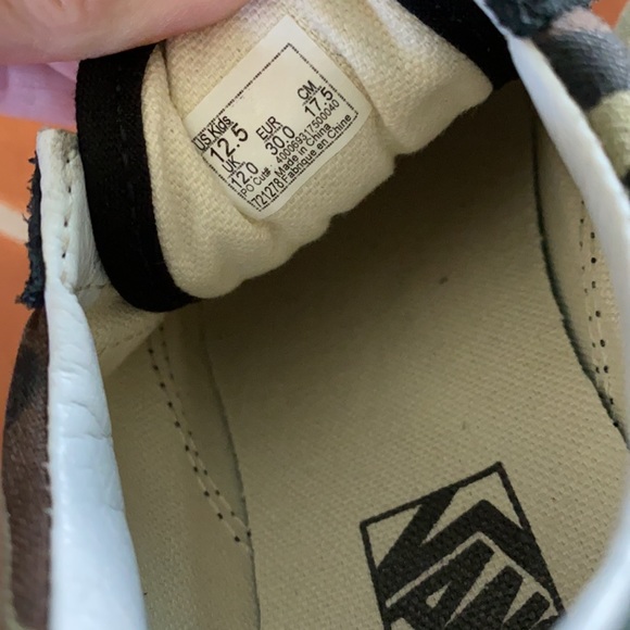 Vans - Picture 6 of 6